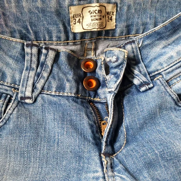 Jeans - Picture 2 of 4